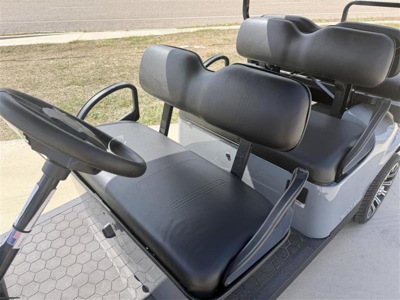 2026 E-Z-GO Express 6 Touring S - Lithium - Gas - Image 2
