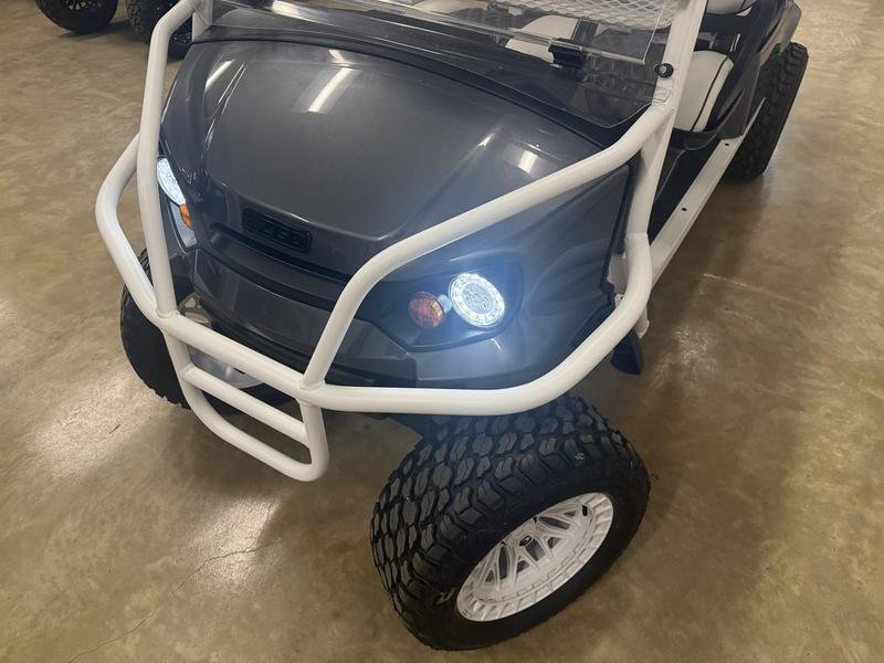 2026 E-Z-GO Express 6 Summit X Gas - Image 2