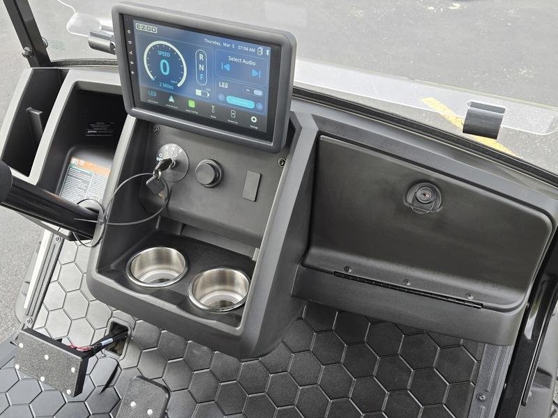 2026 E-Z-GO Express 6 Summit XTL ELiTE 4.2 - Image 10