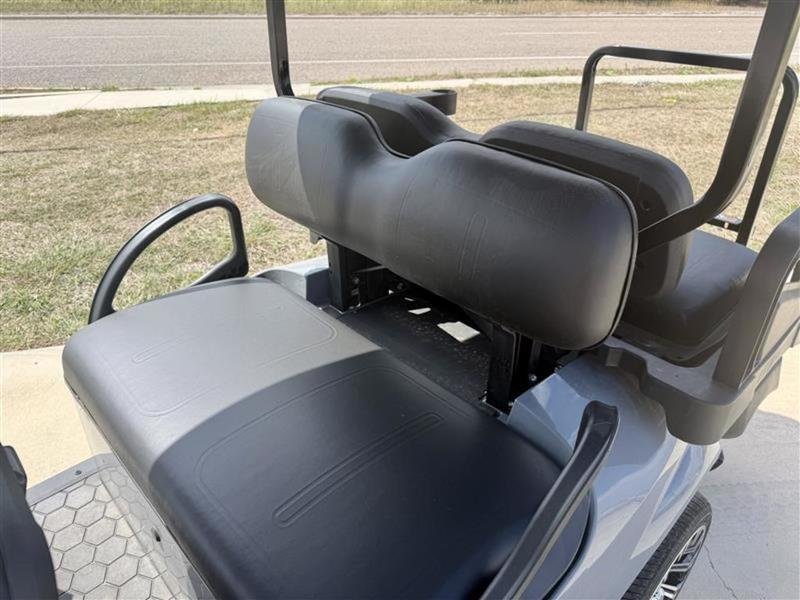 2026 E-Z-GO Express 6 Touring S - Lithium - Gas - Image 6