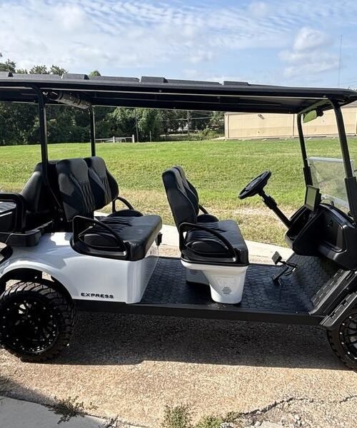 Back 2026 E-Z-GO Express 6 Summit XTL - Lithium