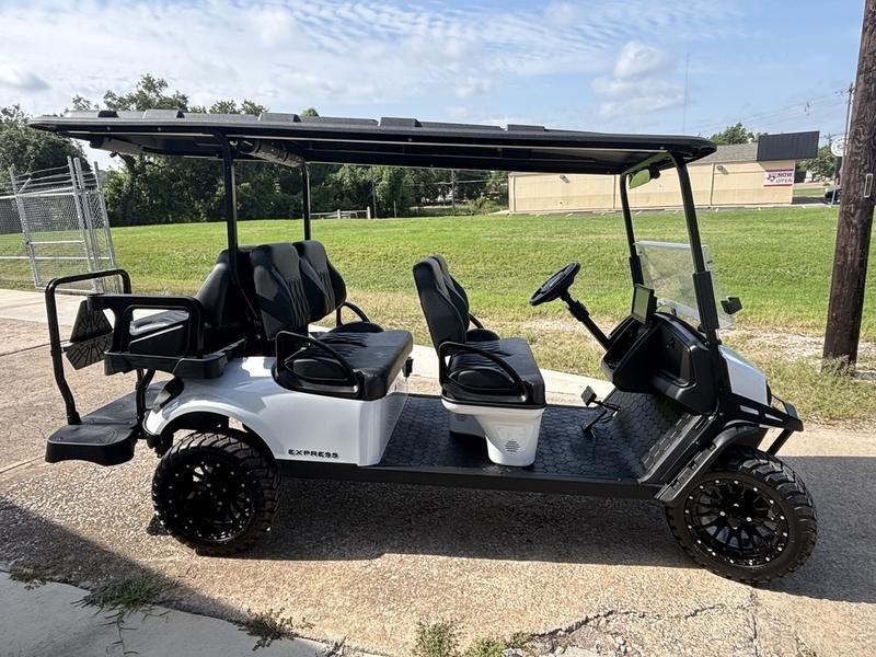 Back 2026 E-Z-GO Express 6 Summit XTL - Lithium